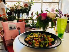 轻体鲜虾牛油果沙拉-威克特披萨汉堡