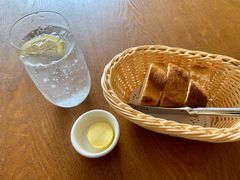 餐前法国面包配黄油-Entrecôte 法国牛扒馆(保利·时光里店)
