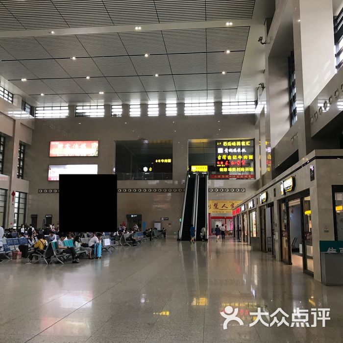 荆州火车站出站口照片图片