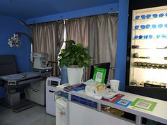 -提一眼镜·蔡司·依视路(小寨店)