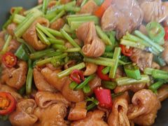 干锅肥肠-虹海圣肉饼店家常菜馆