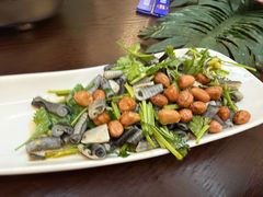 花生米伴鮰鱼皮-老宅藕香·湖北菜·非遗藕汤·武昌鱼(黄鹤楼景观店)