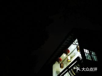 交通便利，我停在第二停车场，酒店距离停车场徒步两三分