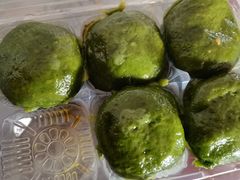 艾叶咸蛋黄肉松青团-王家沙点心店(万航渡路店)