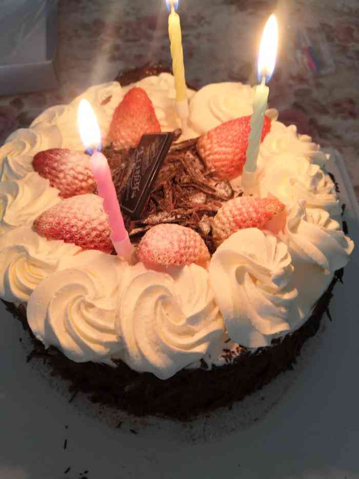 没去过店里面,不知道是怎么样的,是在美团外卖下单的,蛋糕价打分