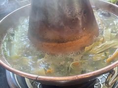 -果松木炭酸菜铜火锅·外婆参鸡汤