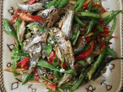 青椒炒野生河鱼-小玲农家柴火饭店