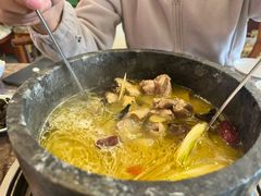 -鲁朗纳麦石锅鸡庄园