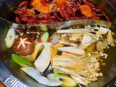 菌菇鸳鸯锅-庄老幺火锅(娄山关路店)