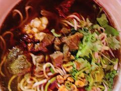 -爆炸头阿姨小四川正宗川味小吃(无任何分店)