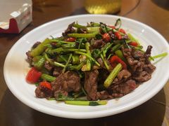 -东口码头·烧鸽子·鱼头泡饼·地方菜(金鹰悦城店)