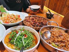 -老滇山寨•云南特色菜•地方菜•民族风情歌舞表演(金碧店)