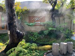 -Chom Cafe and Restaurant