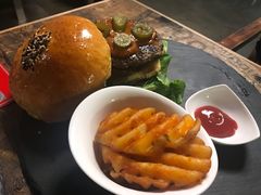 -HIGH FIVE哈福手工汉堡(桂林路店)