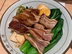 狮头鹅肉拼猪耳饭-狮头牌卤味研究所·卤味饭(花城汇南区店)