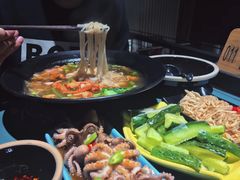 肥肠米线-八月美食小馆(银泰城总店)