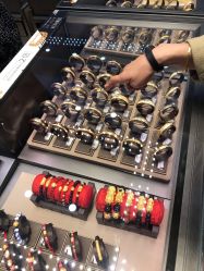 -六福珠寶(银泰百货大红门店)