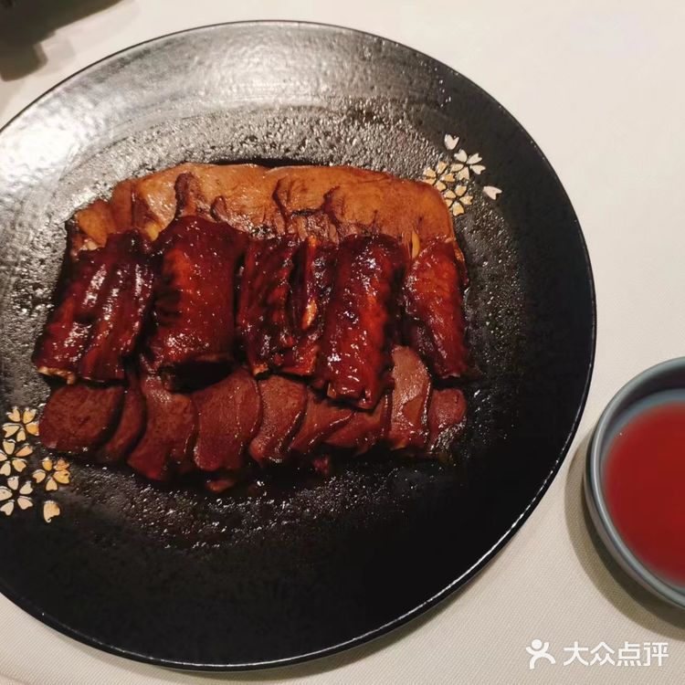 这是叉烧天花🌸板吧[色]