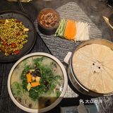 其实感觉是融合餐厅。京酱肉丝对小朋友比较友好