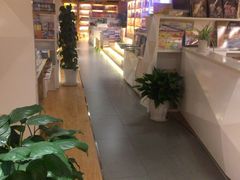 -新华里咖啡书吧(新华书店小寨店)