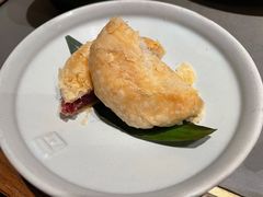 现烤玫瑰鲜花饼-云海肴·汽锅鸡·云南菜(高德置地店)