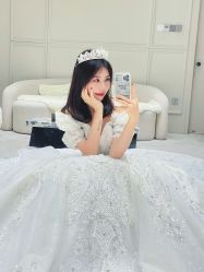 点击看大图 -Renee芮亦婚纱