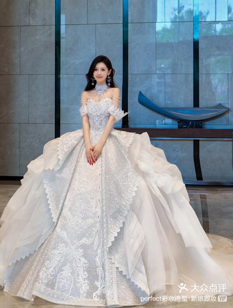 perfect彩妆造型·新娘跟妆 1月4日 20:35 关注 婚纱拖尾 甜美的终极