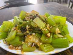 酸菜脊骨-砂锅酱骨