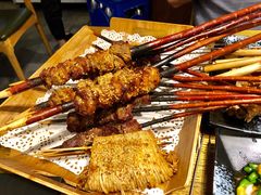 红柳大串羊肉-聚串门儿·东北烧烤(信义坊店)