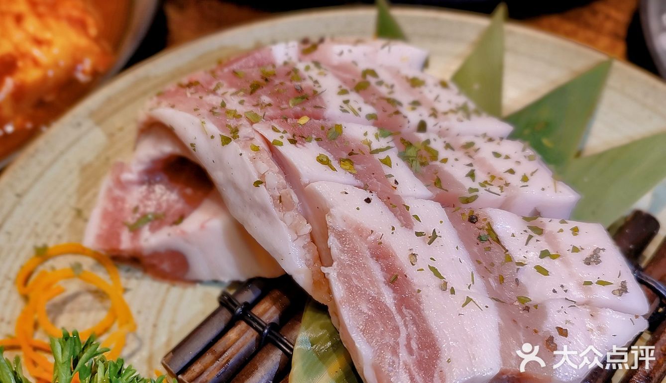 每一道烤肉都很精致，YA BENJIA概念店很有品哦[惊叹]