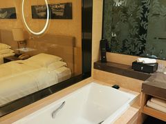 -广州花都皇冠假日酒店