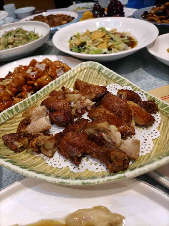 登瀛楼大王庄店,这里的环境非常好,坐落在海河岸边风景如画,菜品的