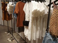 -URBAN REVIVO(高德置地广场·春广场店)