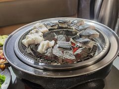 -围炉肉舍•炭烤活鳗•丹东海鲜烤肉(步行街店)