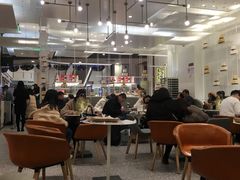 大堂-奈雪的茶(市百一店)