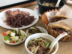 -闫家驴肉老店(华电一校店)