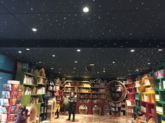 -钟书阁(珍园店)