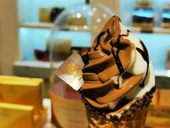 香草黑巧双重口味软冰淇淋-GODIVA(国际金融中心店)