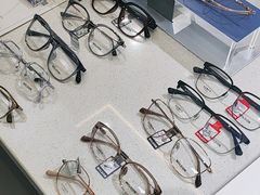 -视野联行眼镜•蔡司•依视路(温江店)