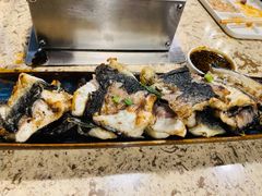 碳烤鳗鱼船-長壹旋转烤吧 农家鸡火锅