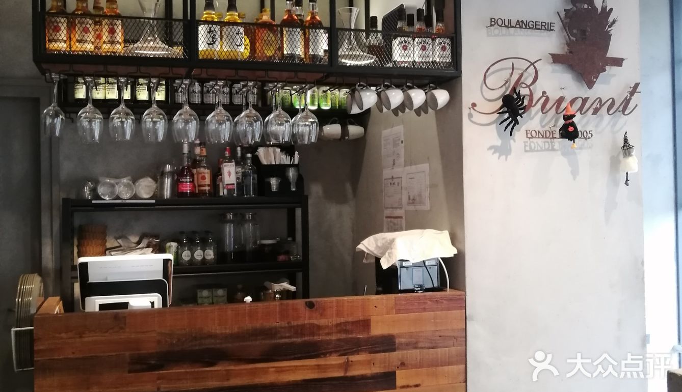 好吃的石窑面包 环境很好的餐厅店
