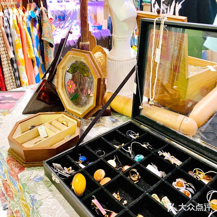 成都古着探店|建设路 过去百货公司👔