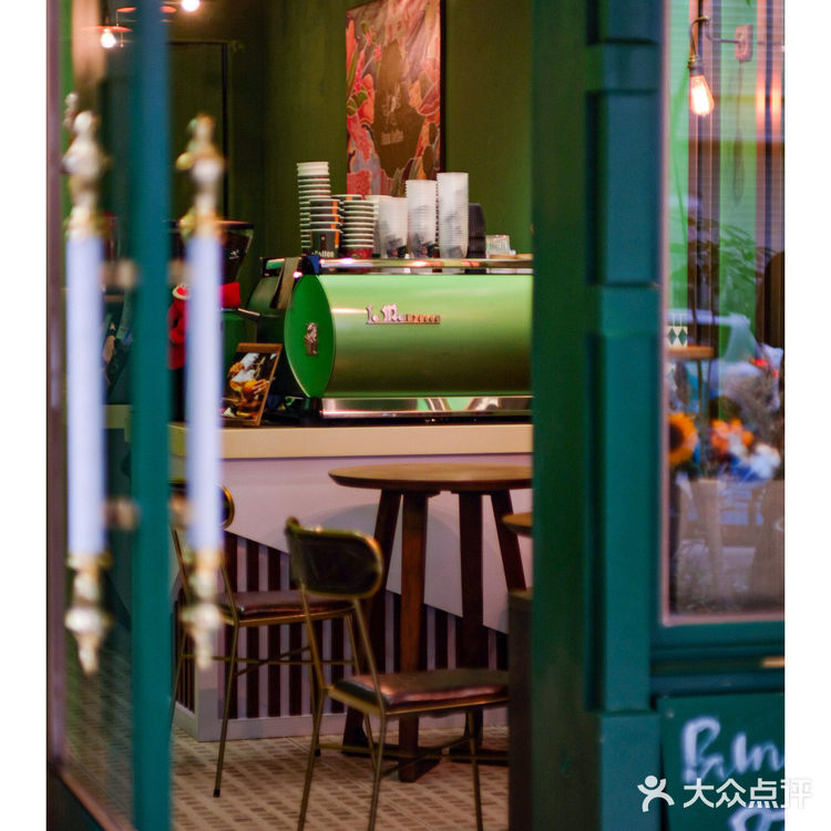 深圳👉🏻搬了新地方的复古绿Buna coffee