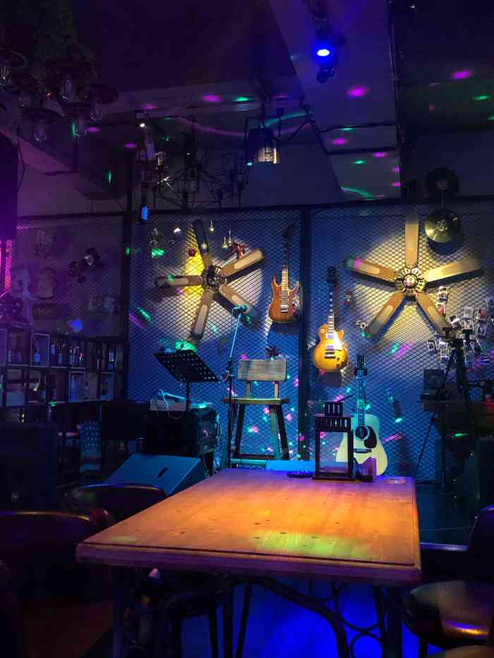 卓乐坊音乐酒吧(高新店)-"必须推荐的宝藏小酒馆!来接加班的大叔回.