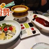 在前门粮食店街 一进门就倒了柠檬水并且上了免费的水果