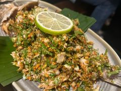 坚果手撕海鲈鱼-Ameigo梅果·云贵川bistro(长宁来福士店)