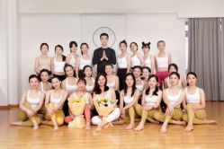 -亚太瑜伽普拉提学院