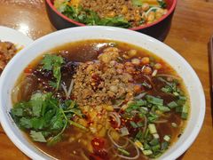 -爆炸头阿姨小四川正宗川味小吃(无任何分店)