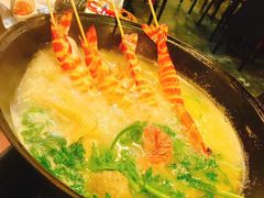 -鲜入围煮花胶鸡海鲜火锅