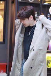 -一家只做男发烫染的店